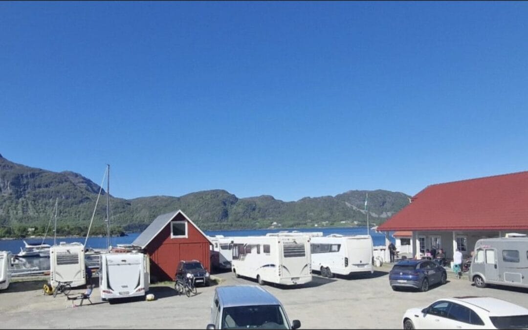 Bobilparkering i Midsund