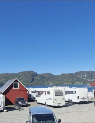 Bobilparkering i Midsund